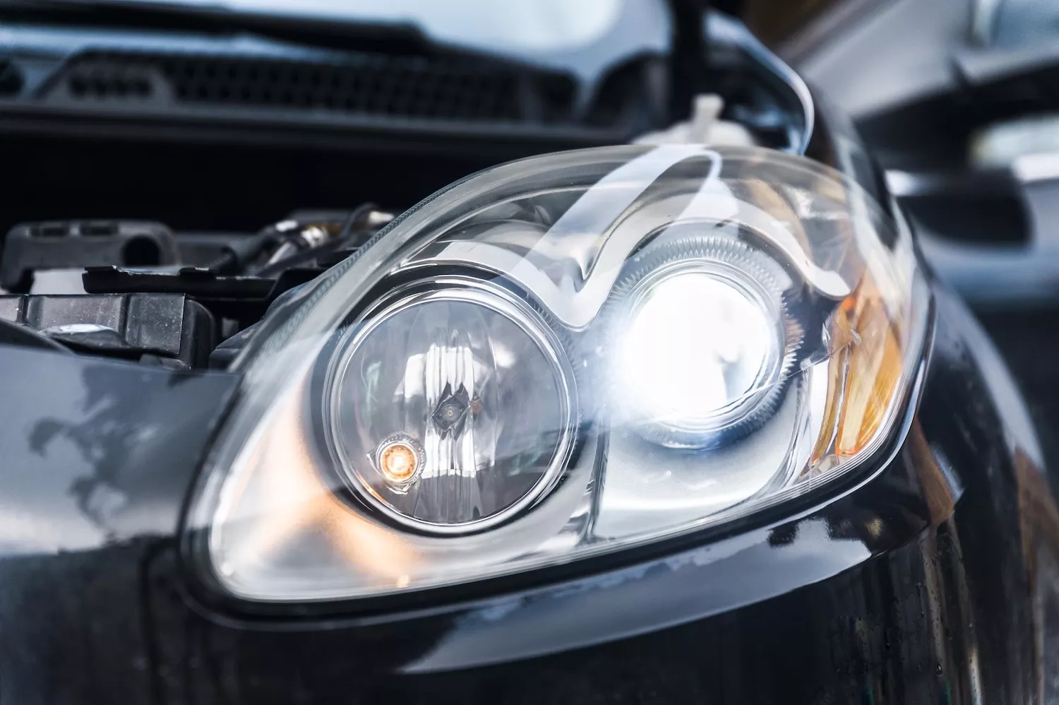An application scenario or product detail of changing a headlight - Image 8