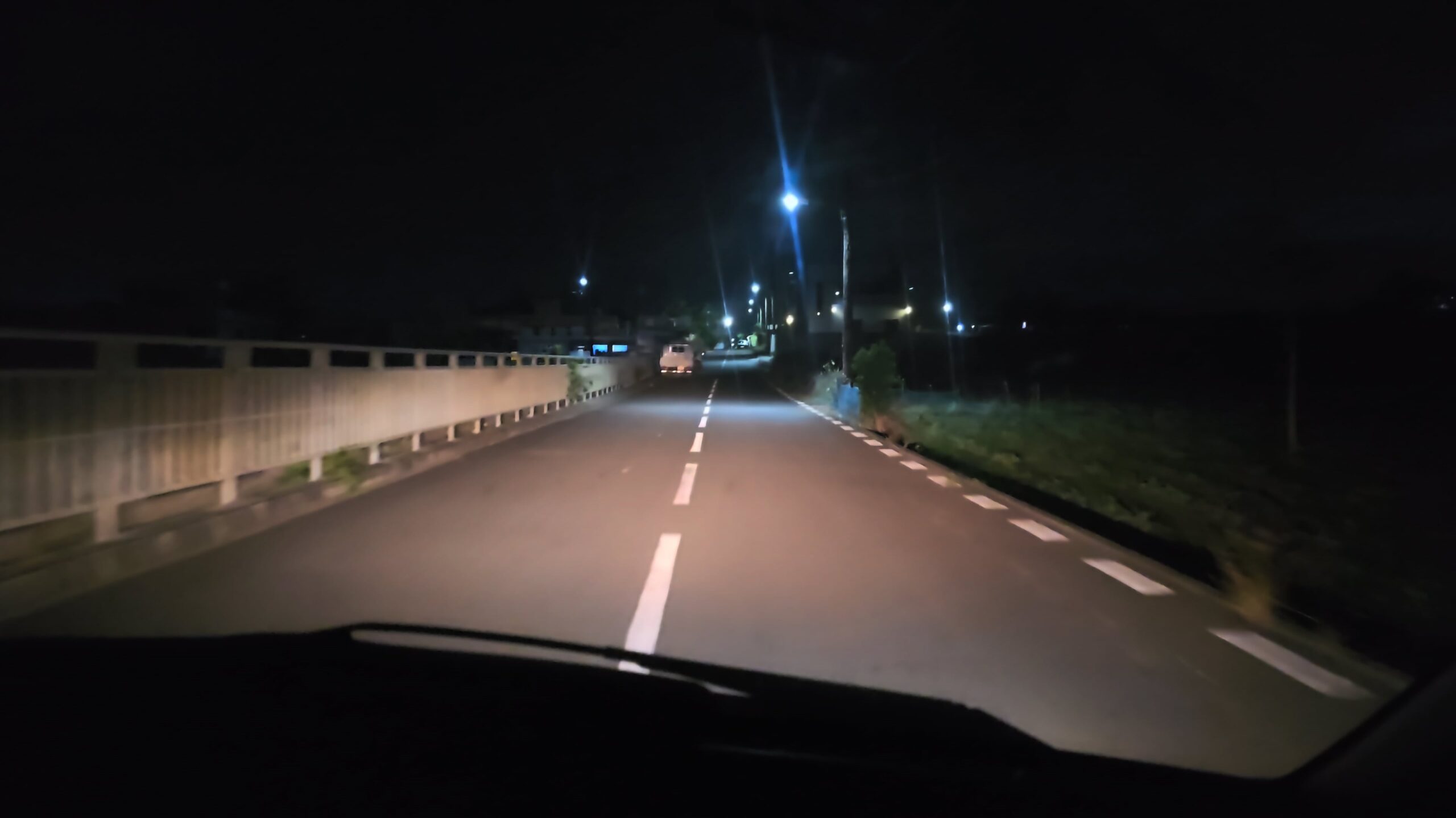 An application scenario or product detail of headlights flickering while driving - Image 15