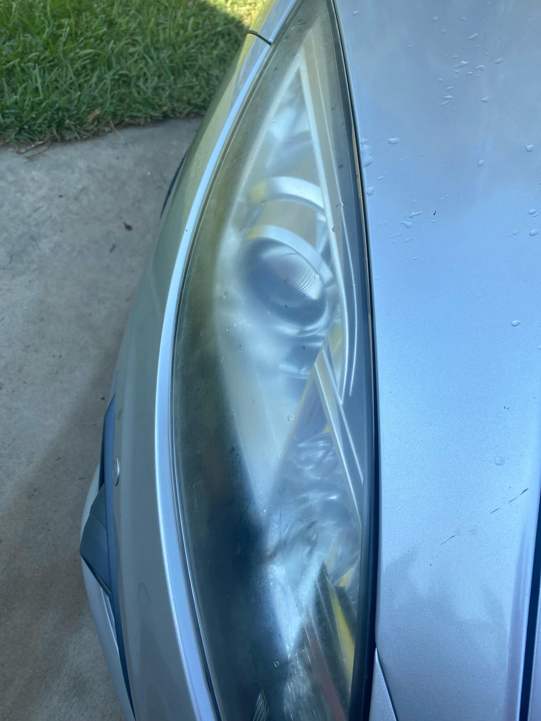 An application scenario or product detail of how to fix a headlight - Image 20