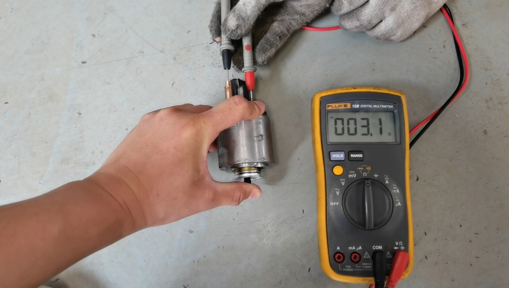 An application scenario or product detail of how to test starter solenoid with multimeter - Image 14